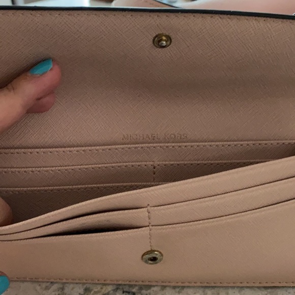 Michael Kors wallet - Picture 2 of 3